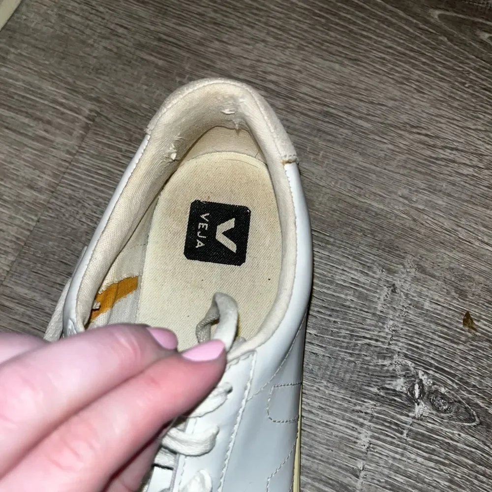 Veja fashion sneaker size 37